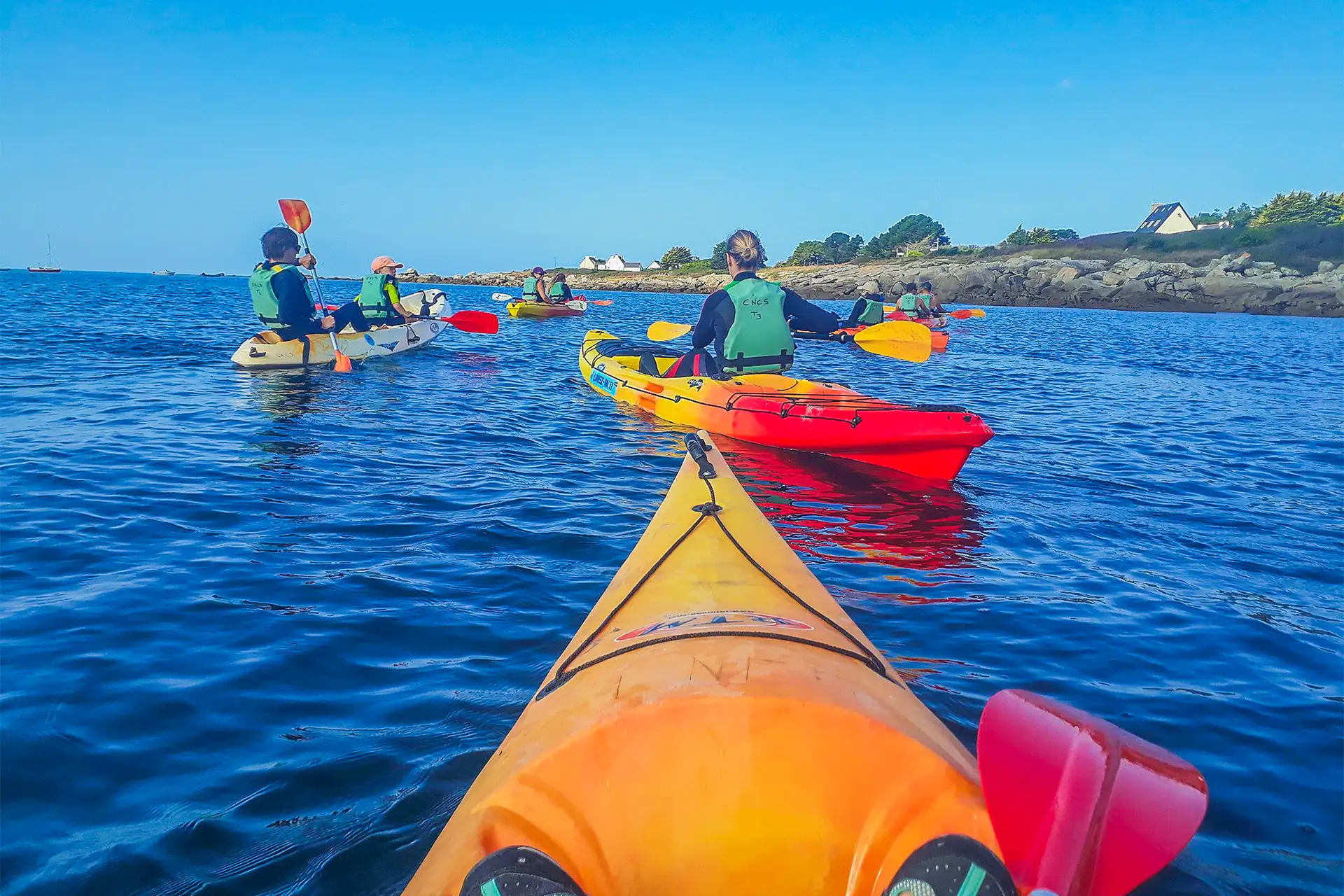 decouvrez le littoral breton grace a la randonnee kayak